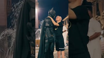 La conmovedora reacción de una persona con síndrome de down al conocer a Batman, su superhéroe favorito