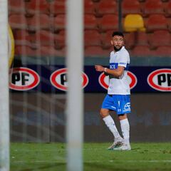 A Holan le preguntan si reemplazará a Isla en la UC y su respuesta es inesperada