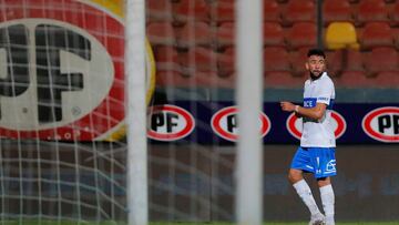 A Holan le preguntan si reemplazará a Isla en la UC y su respuesta es inesperada