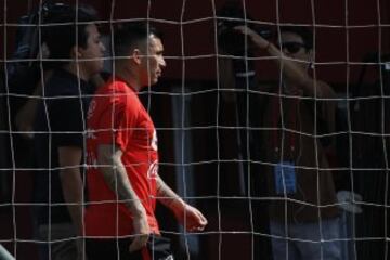 Futbol, entrenamiento seleccion chilena.
Los jugadores de la seleccion chilena, atienden  el entrenamiento matutino en el complejo deportivo Juan Pinto Duran de Santiago, Chile.
20/03/2017