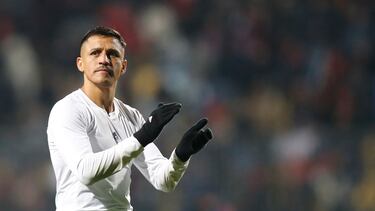 ¿Debe jugar Alexis?