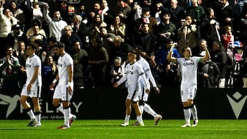 El Ceuta festeja el 1-0 de Kuki,