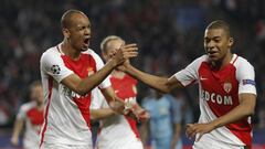 Fabinho y Mbapp&eacute; celebran un gol del M&oacute;naco ante el Manchester City.