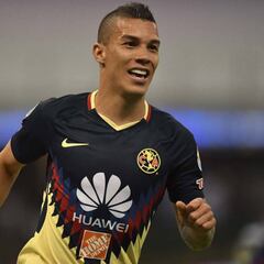 Mateus Uribe presiona a Abel Aguilar con su nivel en México