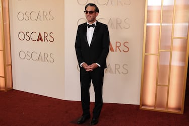 Bobby Cannavale posa en la alfombra roja del Dolby Theatre.