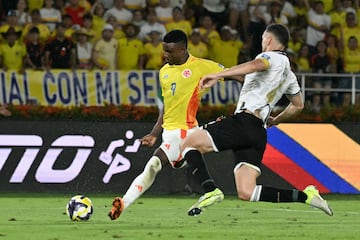 La Selección Colombia goleó 3-0 a Bolivia en el estadio Metropolitano y selló su paso a la Copa del Mundo 2026. Anotaron James, Jhon Córdoba y Juanfer Quintero.