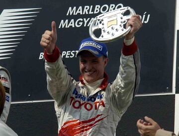 El hermano del 'Kaiser' cierra este Top 10 con la misma cifra que Senna y Coulthard, algo que no es baladí. Y eso que Ralf tiene el número de podios más bajos de esta lista con 27 (el 38º en ese registro), pero los logró en todas las temporadas que corrió en el Mundial menos en la última con Toyota. También en el año de su debut en 1997 con Jordan, el quinto mejor equipo de aquel Mundial. En Williams, donde estuvo seis años, logró sus mejores números.