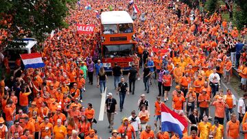 Dutch sport boasts the well-known ‘orange tide’ in the stands and the streets wherever it goes, and is recognized for its less common colour.