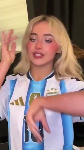 Sabrina Carpenter luce el 10 de Messi en su nuevo Tik Tok y rompe las redes