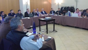 La Comisi&oacute;n de Clubes de 2&ordf;B y 3&ordf; se reuni&oacute; el d&iacute;a 4 y aprob&oacute; preparar un cierre patronal.