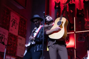 Xavi Road y Fito Robles, de Siloé, en un momento de su actuación en el restaurante Bosco de Madrid.