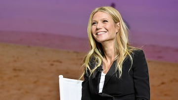 During an online Q&A with fans, Gwyneth Paltrow shared a photo that illustrated the good vibes between her and Dakota Johnson, Chris Martin’s girlfriend.