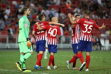 PSG 2-2 Atlético de Madrid | Borja Garcés centró, el balón tocó en el defensor y cruzó la línea de gol para poner el empate en el marcador. 