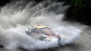 Sainz and Cruz's toughest test: the best images of Dakar 2018