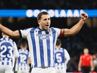 Oyarzabal celebra un gol.