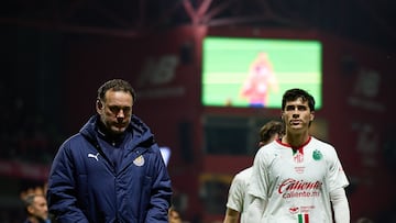 Gabriel Milito head coach and Diego Campillo of Guadalajara during the 8th round match between Toluca and Guadalajara as part of the Liga BBVA MX Varonil, Torneo Clausura 2026 at Nemesio Diez Stadium, on February 28, 2026 in Toluca, Estado de Mexico, Mexico.