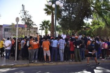Los hinchas de Cobreloa fueron a protestar a la sede del club tras el castigo por el 'Caso Hisis' y el descenso a Primera B.