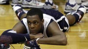 Estados Unidos entrena pendiente de la lesión de Curry