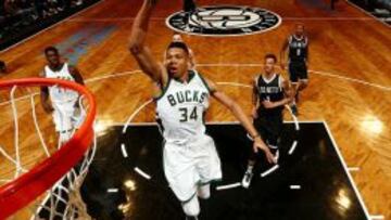 El show de Antetokounmpo arrasó Brooklyn: 28+11+14