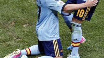 ALEGRES. Jesé felicita a Deulofeu tras marcar un gol a Estados Unidos. Madridista y culé llevan cuatro juntos en la Selección.