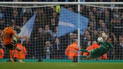 Un extraordinario Claudio Bravo le permitió avanzar al City