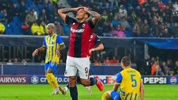 Bologna's Argentine forward #09 Santiago Castro reacts after trying to score during the UEFA Champions League 1st round day 1 football match between Bologna FC and Shakthar Donetsk, at the Stadio Renato Dall'Ara in Bologna on September 18, 2024. (Photo by Andreas SOLARO / AFP)
