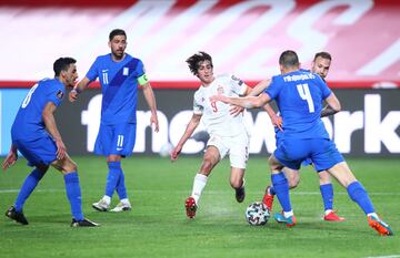 El debutante Bryan Gil con Carlos Zeca, Tasos Bakasetas y Kyriakos Papadopoulos.