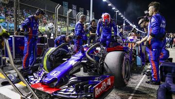 GASLY Pierre (fra), Scuderia Toro Rosso Honda STR13, starting grid during the 2018 Formula One World Championship, Singapore Grand Prix from September 13 to 16 in Singapour - *** Local Caption *** .