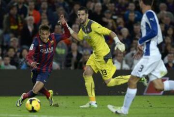 Barcelona-Espanyol. Neymar y Kiko Casilla.