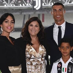 Georgina le desea muchos éxitos a Cristiano con una foto familiar