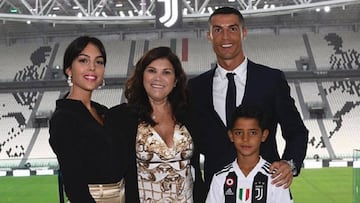 Georgina le desea muchos ¨¦xitos a Cristiano con una foto familiar