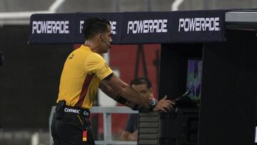 El debut del videoarbitraje en la Liga MX dejó opiniones divididas entre los especialistas. Aquí te presentamos los mejores comentarios.