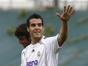 Estuvo tan solo una temporada en el Rayo Vallecano, la 2004-05. Defendió los colores del Real Madrid Castilla entre 2005 y 2007.