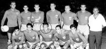 Alfredo Di Stéfano con la camiseta del Mallorca durante un partido amistoso en 1959 con motivo de la inauguración del alumbrado del estadio Lluís Sitjar. 