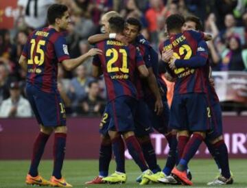 1-0. Messi celebró con sus compañeros el primer gol que anotó de penalti.