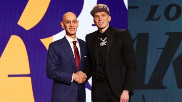 NEW YORK, NEW YORK - JUNE 26: Dalton Knecht (R) shakes hands with NBA commissioner Adam Silver (L) after being drafted 17th overall by the Los Angeles Lakers during the first round of the 2024 NBA Draft at Barclays Center on June 26, 2024 in the Brooklyn borough of New York City. NOTE TO USER: User expressly acknowledges and agrees that, by downloading and or using this photograph, User is consenting to the terms and conditions of the Getty Images License Agreement.   Sarah Stier/Getty Images/AFP (Photo by Sarah Stier / GETTY IMAGES NORTH AMERICA / Getty Images via AFP)
