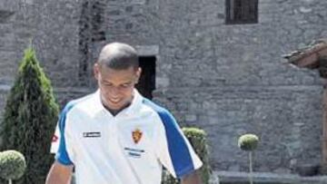 <b>ADIÓS. </b>Álvaro abandonó ayer la concentración de Boltaña tres horas antes que el Zaragoza.