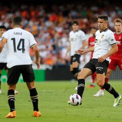 La baja de Paulista, primer revés de un Valencia justo
