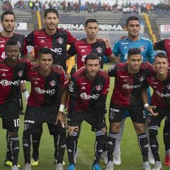 Clubes y jugadores de la Liga MX festejan los 102 años del Atlas