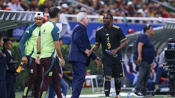 Javier Aguirre head coach and Julian Quinones of Mexico during 2025 International Friendly match between Mexico (Mexican National team) and Ecuador at Akron Stadium, on October 14, 2025 in Guadalajara, Jalisco, Mexico.