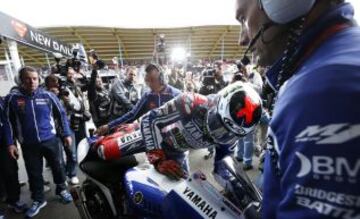 Jorge Lorenzo que corrió tras ser operado de la clavícula.