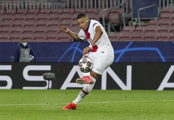 1-4. Kylian Mbapp¨¦ marc¨® el cuarto gol, hat-trick del franc¨¦s.