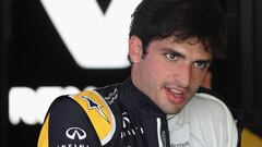 Carlos Sainz en el box de Renault en Austin.