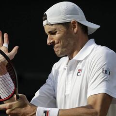 Isner apologises for "screwing" Wimbledon schedule