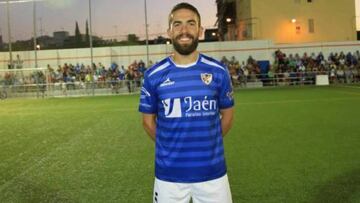 Fran Carles con la camiseta del Linares Deportivo.
