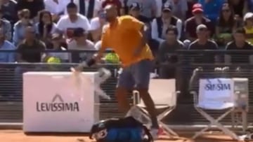 Nunca visto: Kyrgios tiró una silla a al cancha y lo descalificaron