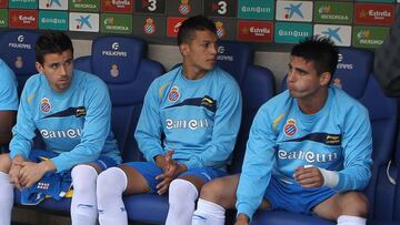 Banquillo del Espanyol ante el Al Ahly, con Juan Diego Molina, Stoichkov.