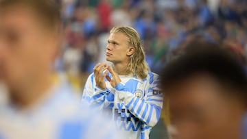 GREEN BAY, WISCONSIN - JULY 23: Erling Haaland of Manchester City walks off after the pre-season friendly match between Bayern Munich and Manchester City at Lambeau Field on July 23, 2022 in Green Bay, Wisconsin.   Justin Casterline/Getty Images/AFP
== FOR NEWSPAPERS, INTERNET, TELCOS & TELEVISION USE ONLY ==