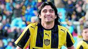 Carlos Bueno, con Peñarol.