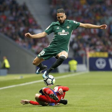 Boudebouz y Lucas Hernández.